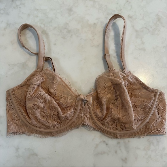 Victoria's Secret Lace Underwire Demi Bra in Nude. Size 34D - Picture 1 of 12
